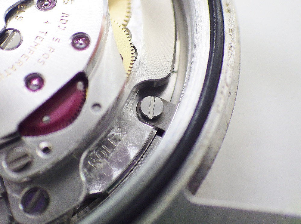 時計修理技術者コラムVol.34 ムーブメントの固定方法と固定部品の 
